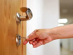 City Locksmith Services Lenexa, KS 913-279-0689